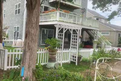 Image de 3 1/2 pâtés de maisons de la plage et de la promenade - centre des congrès à 5 minutes