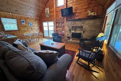 Image de Rustic Cabin Niché dans Mountain Laurel Près de 7 Springs / Hidden Valley