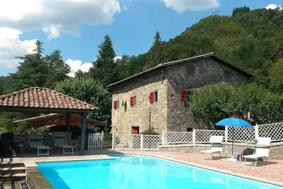 Image de 4 chambres  2 bains, moulin convertie au 16ème siècle avec piscine privée.