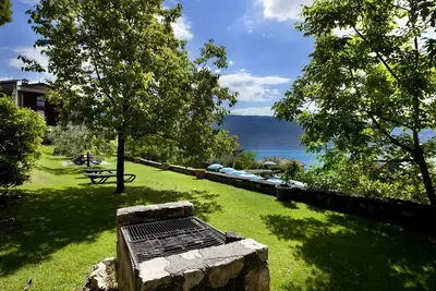 Image de Beaux appartements dans un jardin de citron avec vue sur le lac