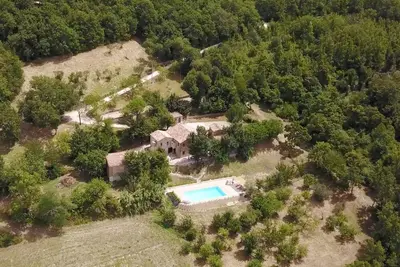 Image de Villa avec piscine, four Ă pizza et une vue imprenable