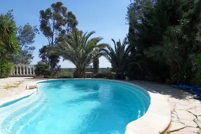 Image de Villa avec piscine et vue imprenable plaine, montagnes et mer!