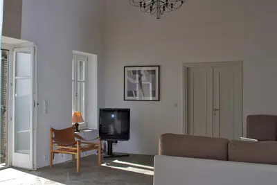 Image de Maison en pierre récemment rénovée dans une oliveraie avec vue imprenable sur la mer