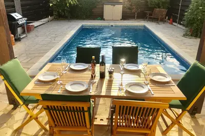 Image de Villa de luxe avec piscine privée, près des tavernes / golf / sports nautiques / centre équestre