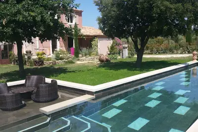 Image de Maison de charme, style “Bastidette Provençale” dans son écrin de verdure…