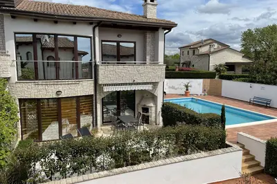 Image de Piscine, court de tennis, WiFi, magasins locaux / restaurants