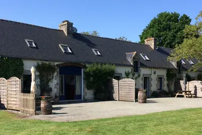 Image de Longere Avec Piscine Couverte Et Chauffee Pouvant Accueillir 20 Personnes