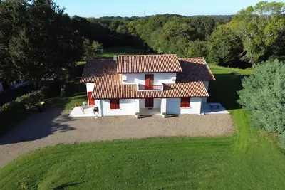 Image de Haize Hegoa : Très bel appartement de 100 m2 clair, moderne et confortable.
