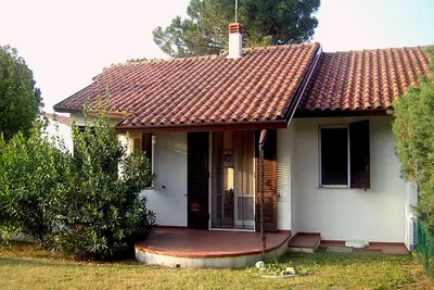 Image de Villa Club au rez-de-chaussée avec grand jardin privé dans un quartier calme