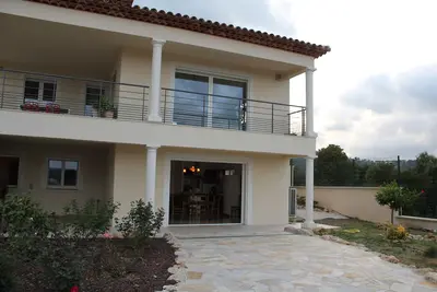 Image de Loue grand appartement T3 ré de jardin de villa, tout confort, calme