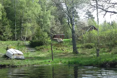 Image de Maison de vacances au bord du lac avec une grande propriété du lac