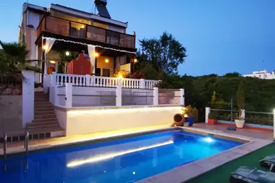 Image de Grande villa moderne, idéale pour toute la famille, piscine privée et beaucoup plus