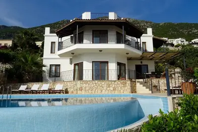 Image de Luxe 4 Chambres Villa avec piscine et panoramique privée Vue de la baie de Kalkan Et Harbour