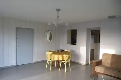 Image de Maison avec jardin, plages à pieds, au calme, à proximité des sentiers