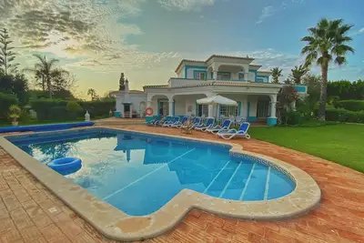 Image de Villa de luxe avec piscine privée, vue sur la mer, 2300qm