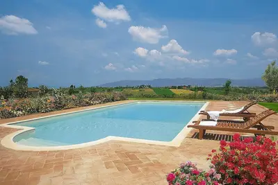 Villa Eterea: Une ancienne ferme de luxe de trois étages construite au 18ème siècle.