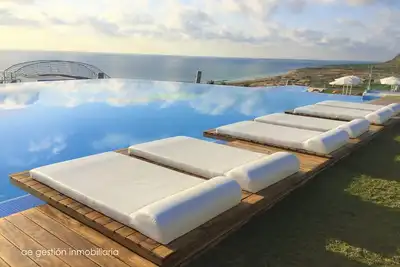 Image de Appartement exclusif avec vue frontale sur la mer (3 chambres / 2 salles de bains)