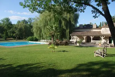 Image de Demeure de charme avec piscine et Spa, étang, Tranquilite  à 1km du Villereal