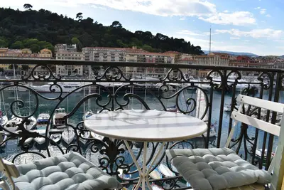 Image de Appartement élégant avec balcon donnant sur le port de Nice, 4 couchages