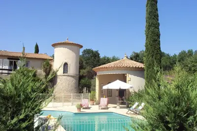 Image de Propriété av piscine & jardin arboré cloturé