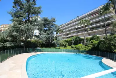 Image de Superbe appartement dans parc  avec piscine proche des plages et du Suquet
