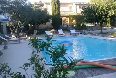 Image de Gîte à L'Isle sur la Sorgue, quartier St Antoine, Clim et Piscine, linge fourni
