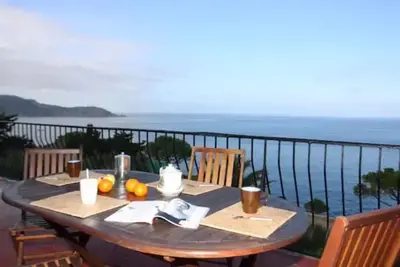 Image de Jolie maison corse, vue sur  mer Très prisé par le show-biz, piscine chauffee