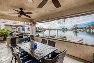 Image de Georgeous River Front Home Droit Sur L'Eau Et Le Quai! ! !