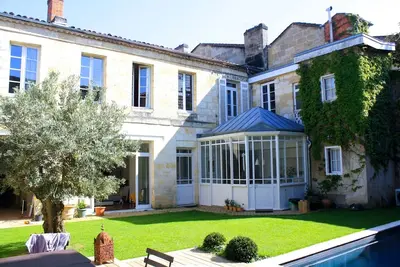 Image de Grande maison pleine de charme avec piscine au centre de Bordeaux Jardin Public