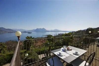 Image de Magnifique appartement dans une villa de prestige Art Nouveau avec piscine et superbe vue sur le lac
