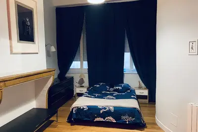 Image de in the center of lyon pedestrian street with restaurants