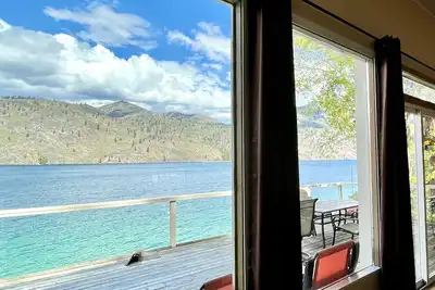 Image de Cabine riveraine confortable sur le lac Chelan, Wifi, accès au lac