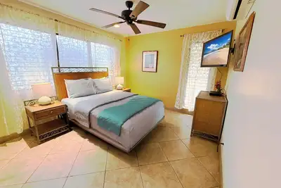 Image de Unité récemment rénovée dans un complexe tropical luxuriant