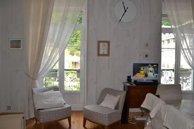 Appartement 6 personnes au centre de Cauterets, 3 fenêtres sur l'Esplana