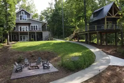 Image de Découvrez quelque chose d'unique - Ferme moderne; Crique tranquille; 18 acres privés!