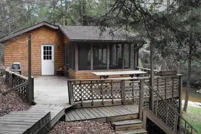 Image de Le petit cèdre - surplombant South Black Creek