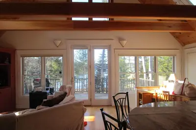 Image de Open Plan Shorefront Accueil Avec en eau profonde Dock Et Sunsets