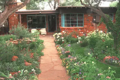 Sedona Historic Inn 3 Blks from Uptown, cuisine, jacuzzi privé, Wi-Fi