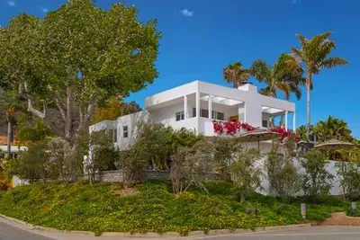 Image de Private Broad Beach Home - À quelques pas de la plage