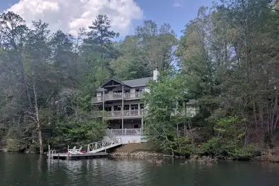 Image de Retraite tranquille au bord du lac sur le magnifique lac Santeetlah