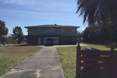Image de Front Beach Beautiful View 3 Bedroom Home