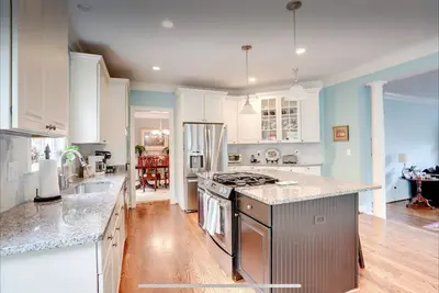 Image de 5br, 5 Ba pour 10 personnes, Alexandria Dc, National Harbor parfait pour un voyage en famille!