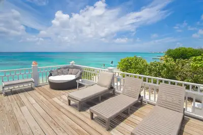 Image de Superbe maison des Caraïbes récemment rénovée de 5 chambres sur la plage!