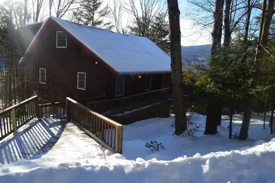 Image de Maison charmante et abordable! 1. 5 miles d'Okemo!