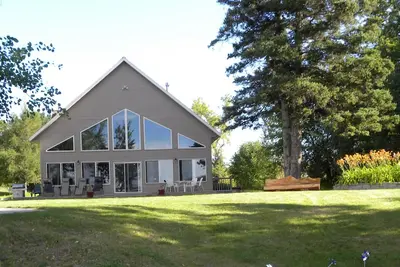 Image de Live, Love, Laugh At The Lake