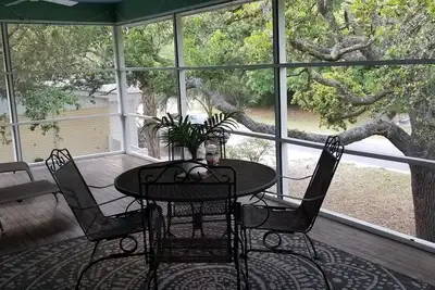 Image de «Southern Comfort» plus que 2 blocs de la plage!