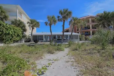 Image de Oceanfront Cottages à Indian Rocks Beach - 3 Palms Cottages par Beach Time Rentals
