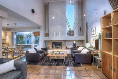 Image de Patio à deux étages - Élégance, confort et commodité! ! !