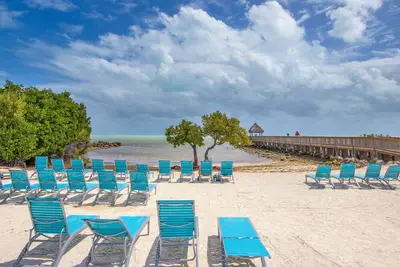 Image de Ocean Front condo! Piscine! Plage!