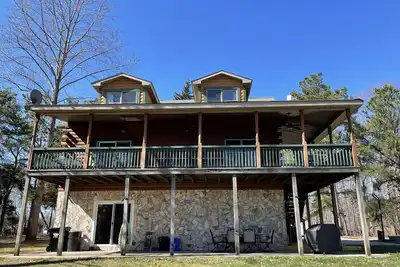 Image de Beautiful Lake View Log Cabin Lake Anna Va côté public